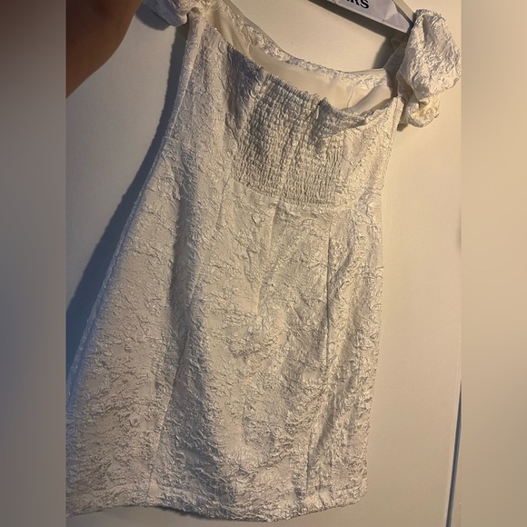 ASTR the label Raina off the shoulder crinkle mini dress - Picture 5 of 7